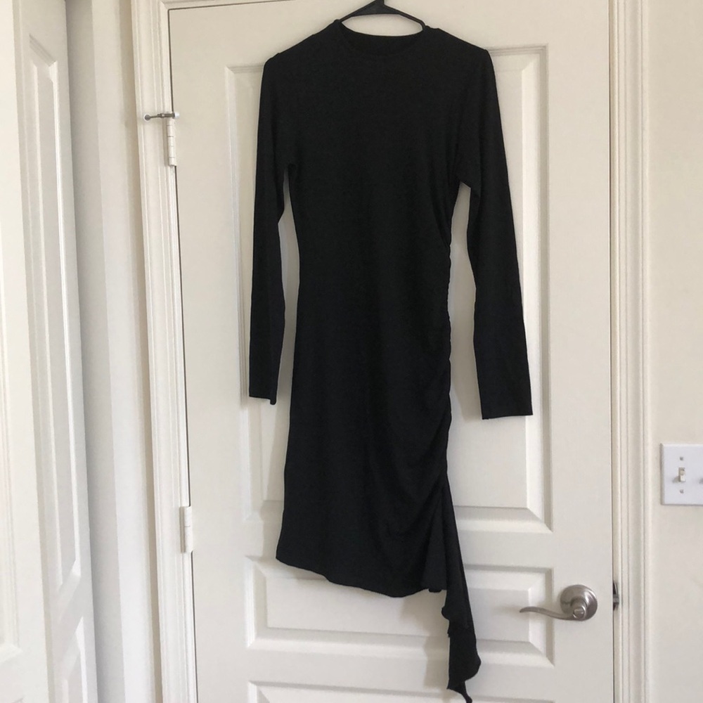 Below the knee form fitting body con dress 🖤